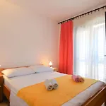 Appartamento Viktor-1 By Interhome
